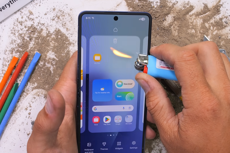 Samsung Galaxy Z Flip 7 Tunjukkan Ketangguhan Luar Biasa