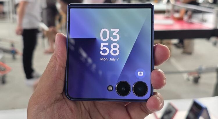 Samsung Galaxy Z Flip 7: Layar Sekunder Lebih Lega, Traveling Jadi Lebih Praktis