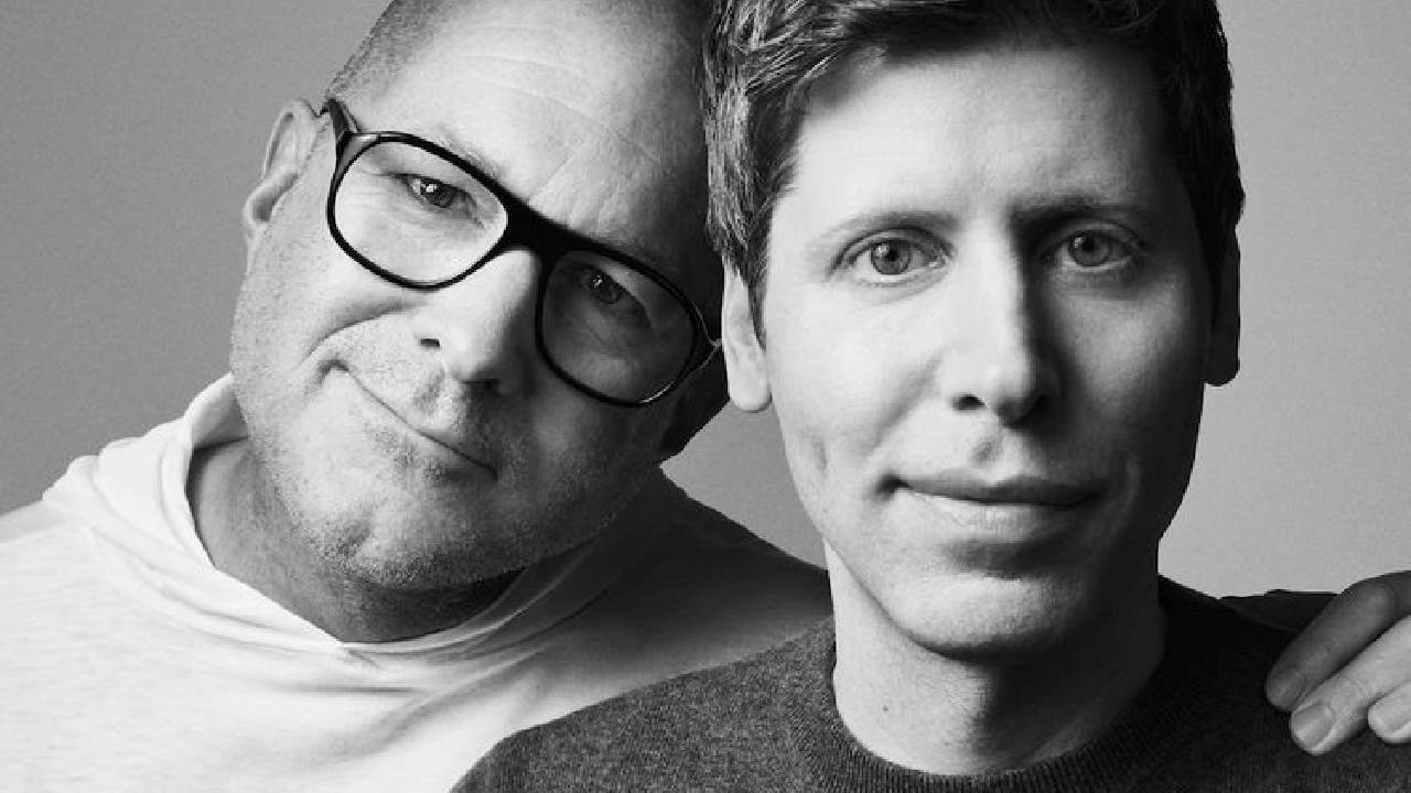 Sam Altman Bocorkan Prototipe Gadget AI Pengganti Smartphone Buatan OpenAI dan Jony Ive